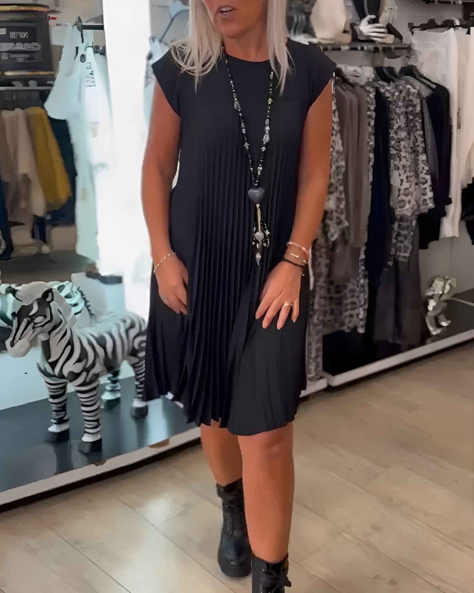 Oliva™ – Let og stilfuld plisseret kjole