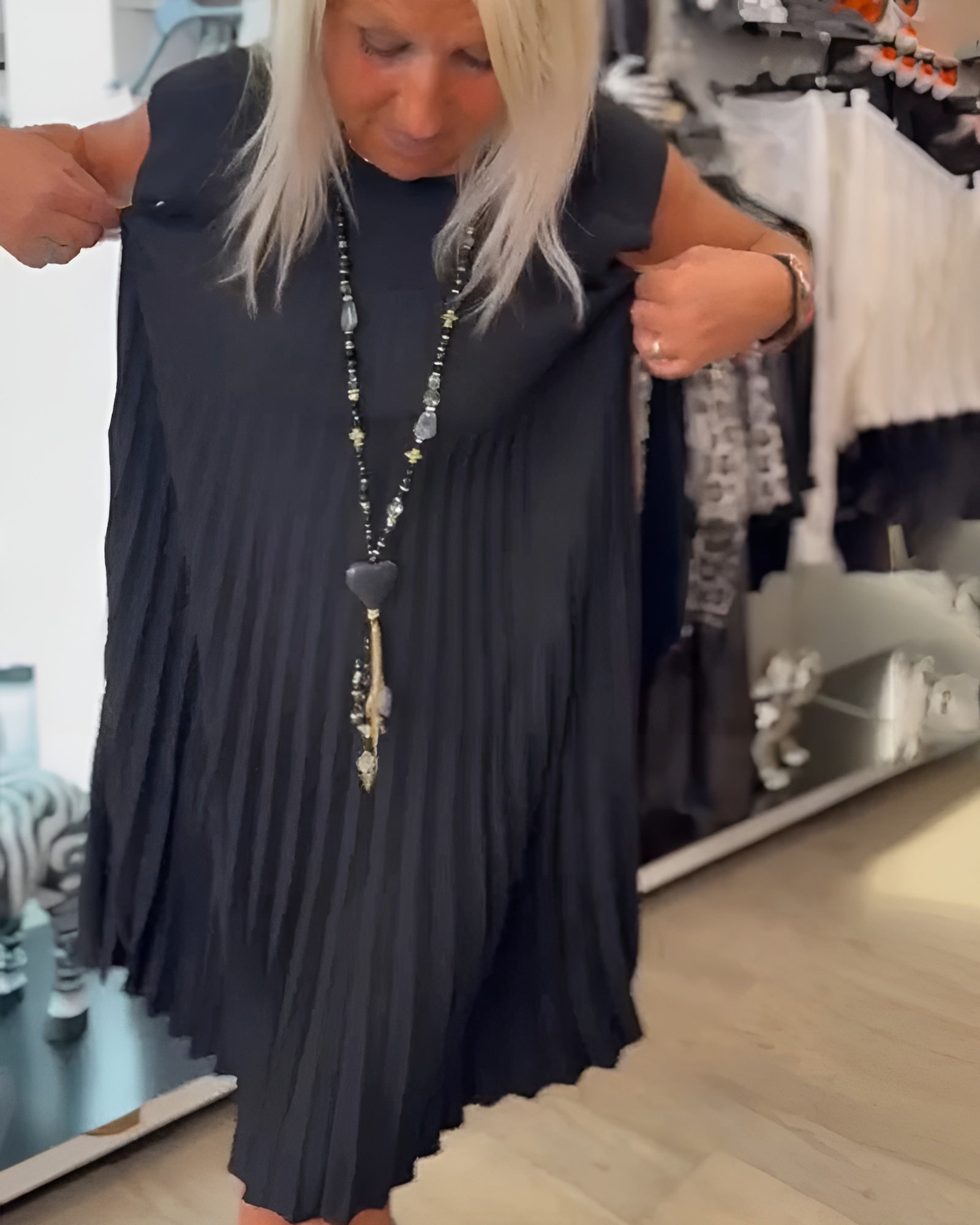 Oliva™ – Let og stilfuld plisseret kjole