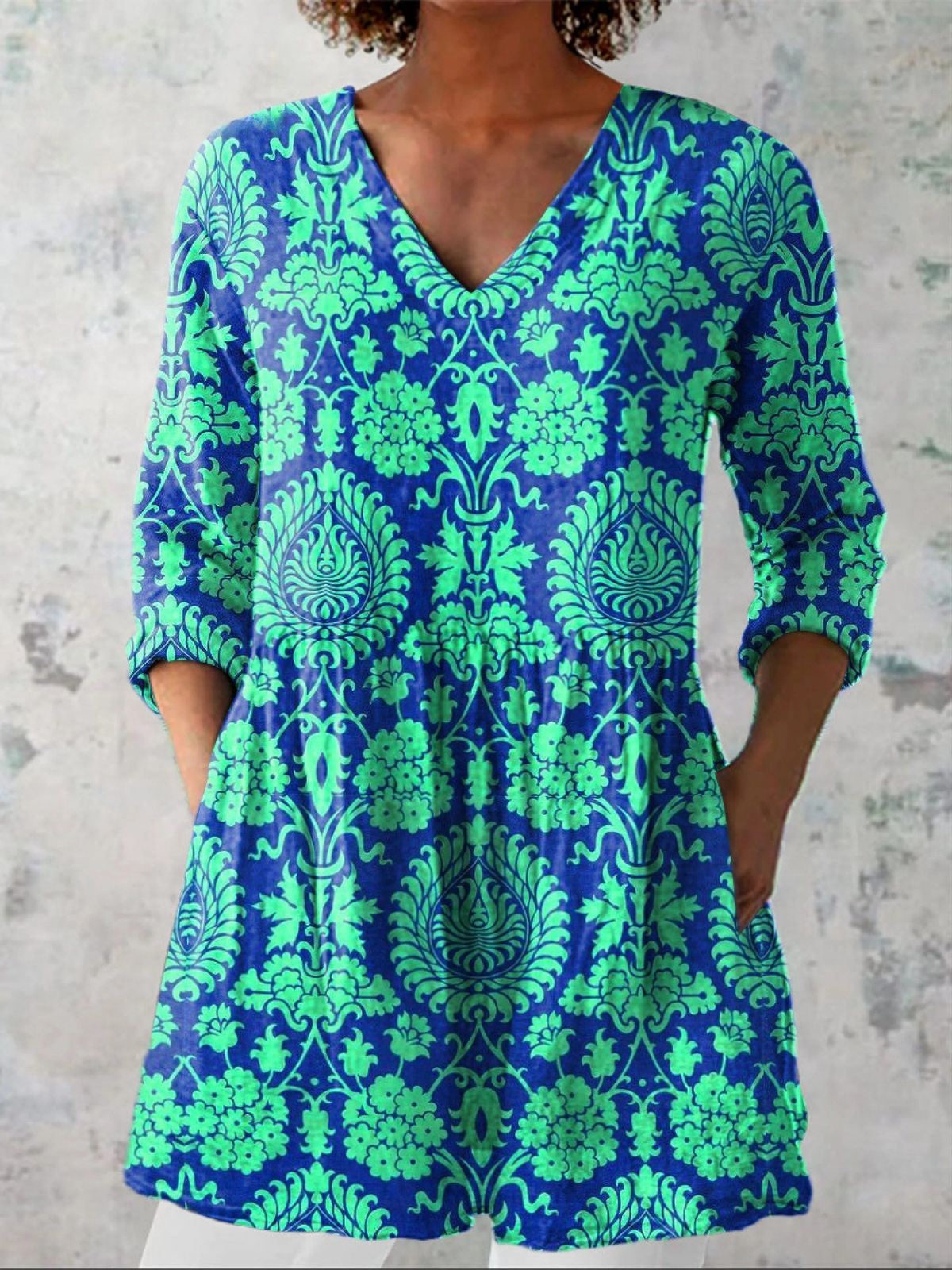 Caroline™ | Lang Bluse med V-udskæring