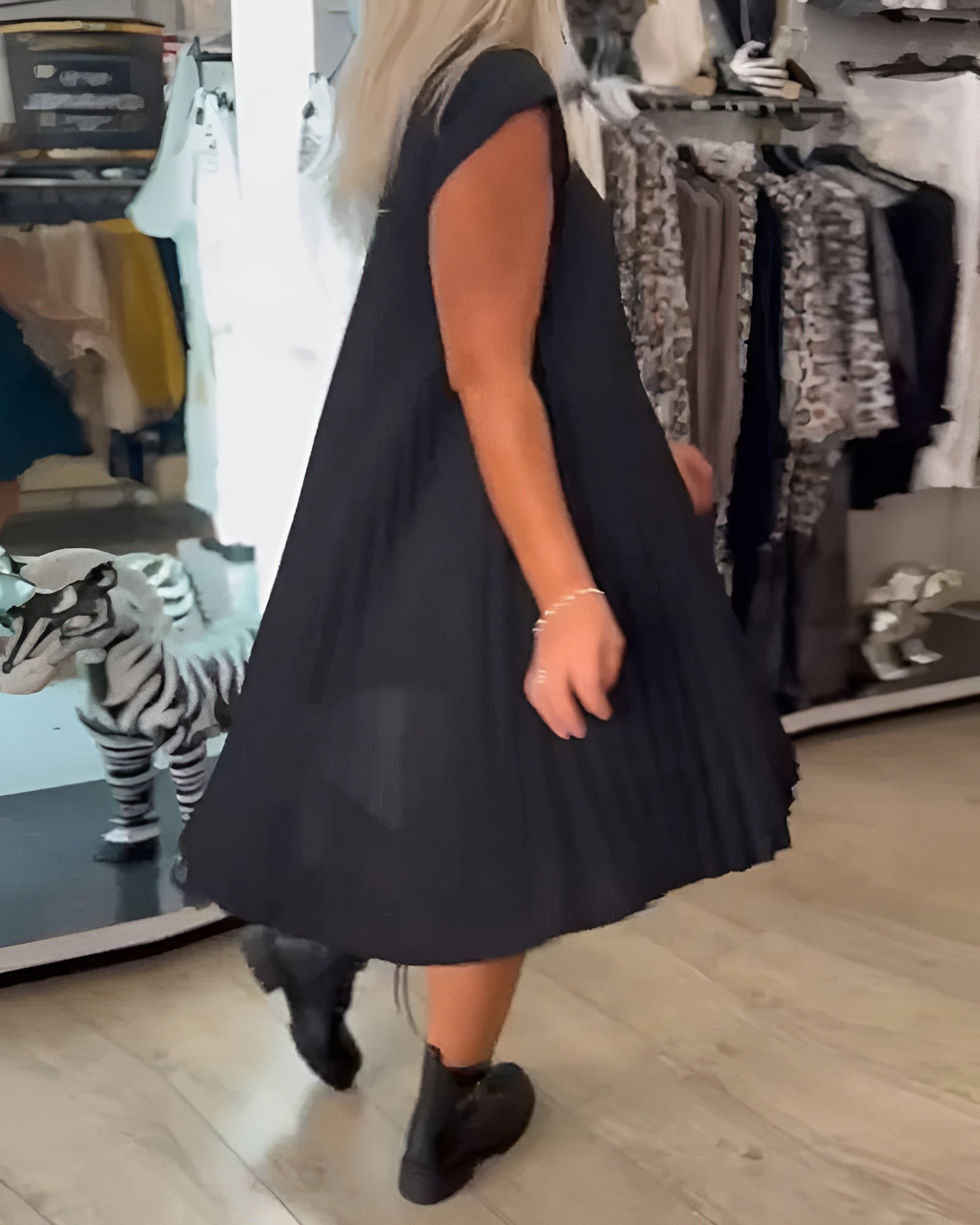 Oliva™ – Let og stilfuld plisseret kjole