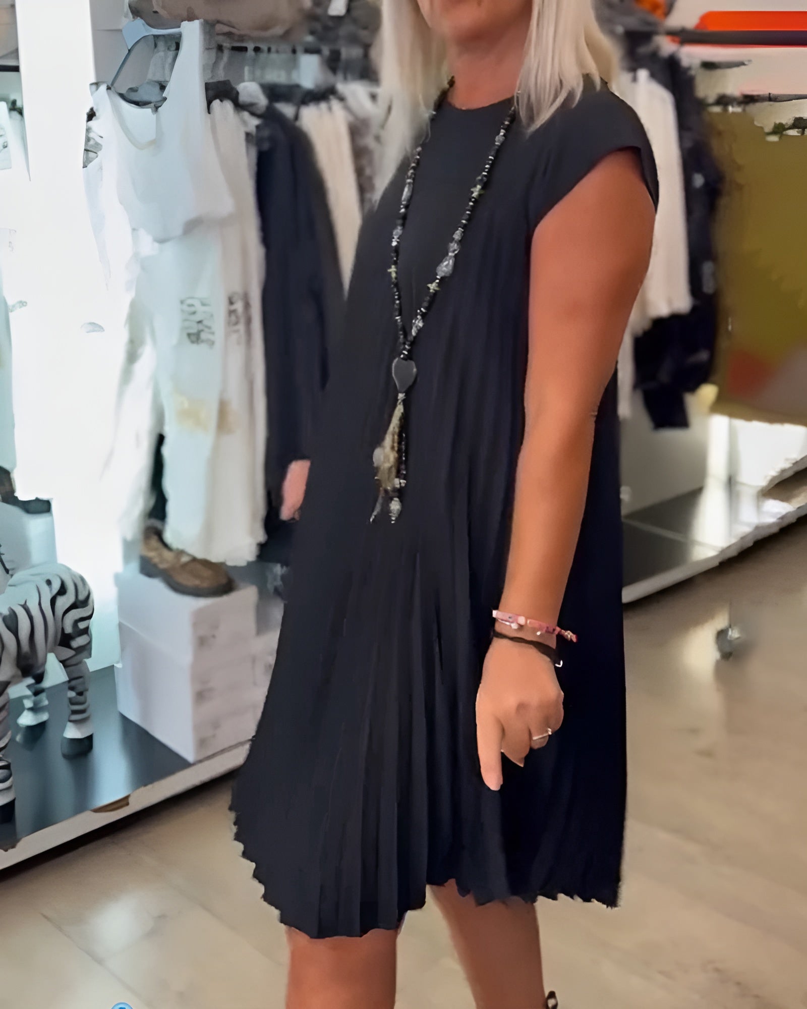 Oliva™ – Let og stilfuld plisseret kjole