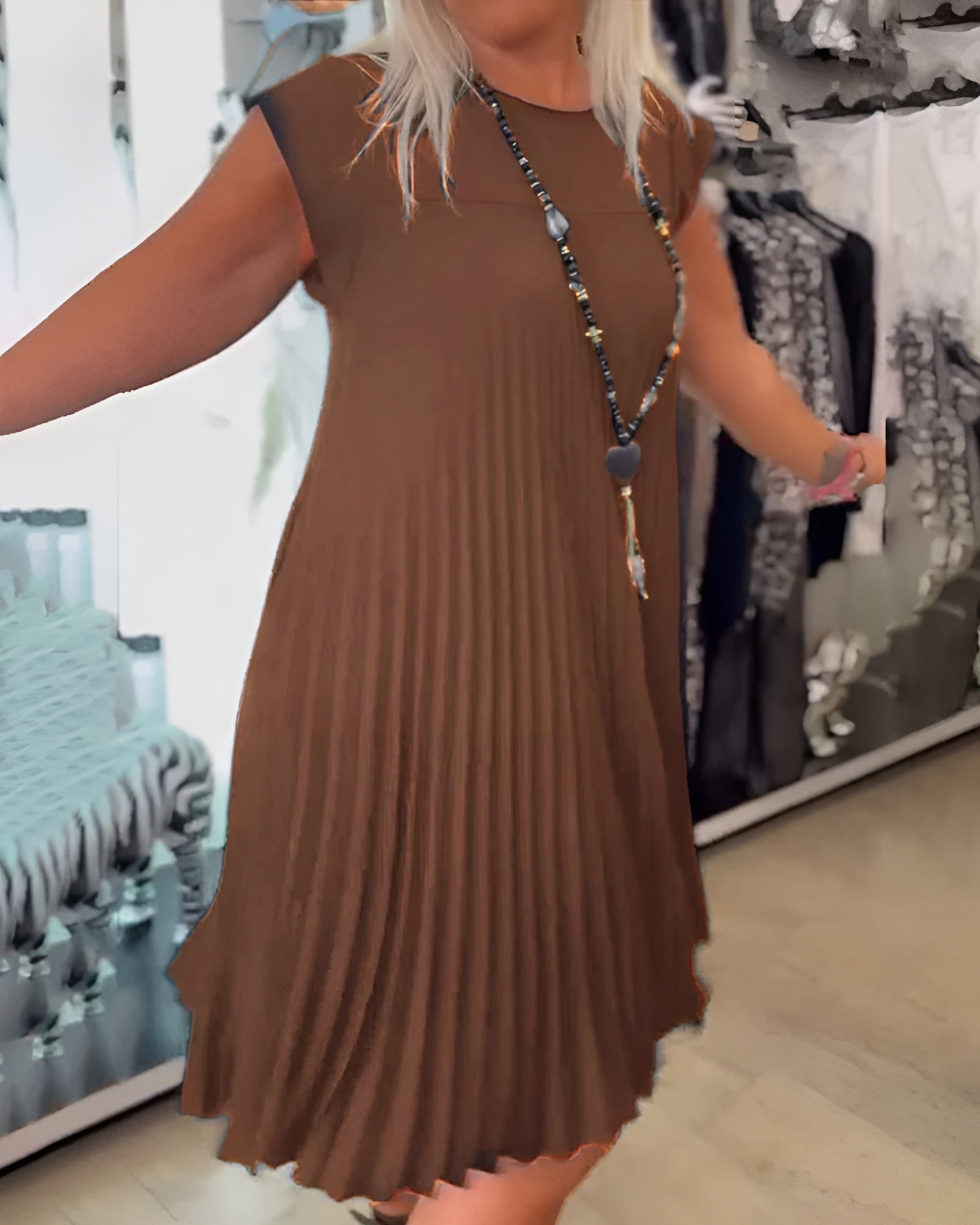 Oliva™ – Let og stilfuld plisseret kjole